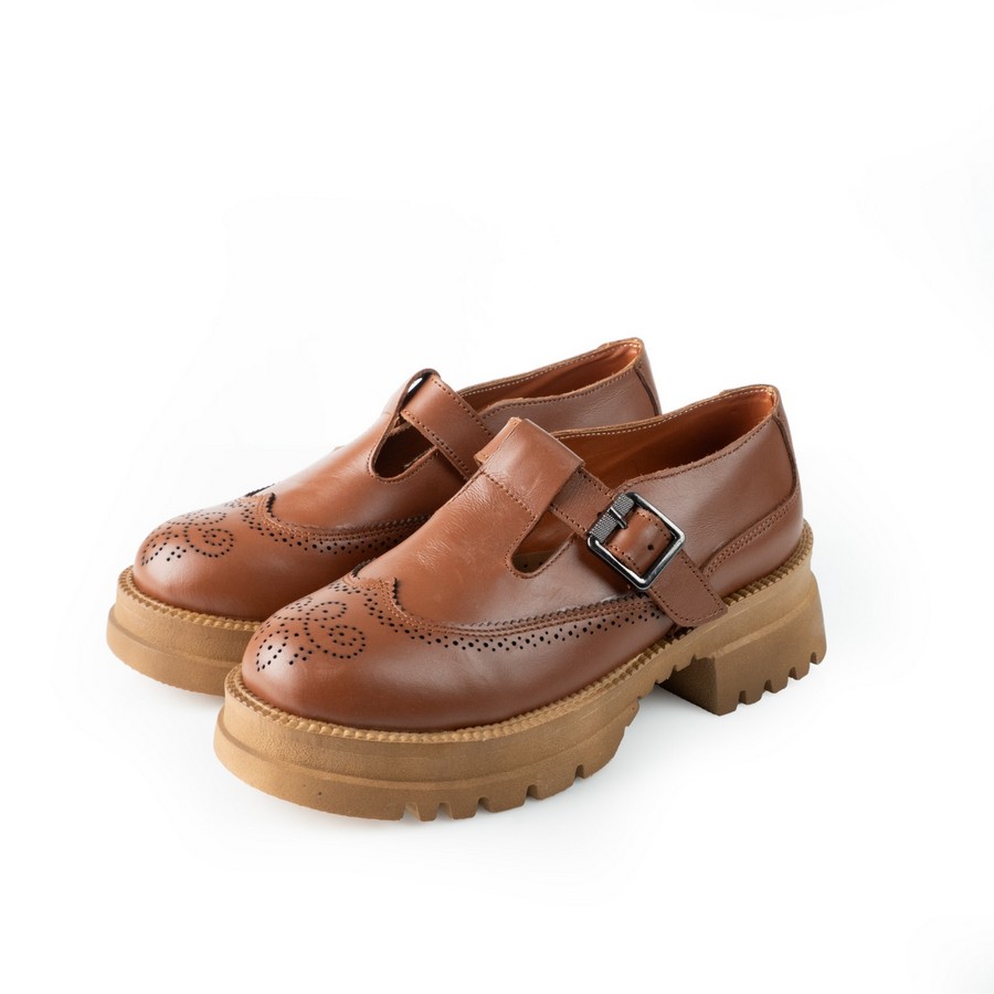 شوز حريمي جلد طبيعي لون هافان بفرش جلد طبيعي ونعل طبي مريح وخفيف مع كعب 4 سم